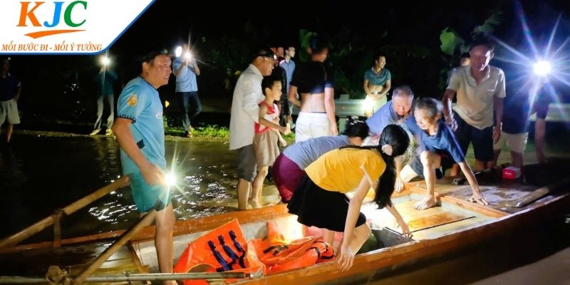 Nhóm y tế cứu trợ cấp thuốc men miễn phí